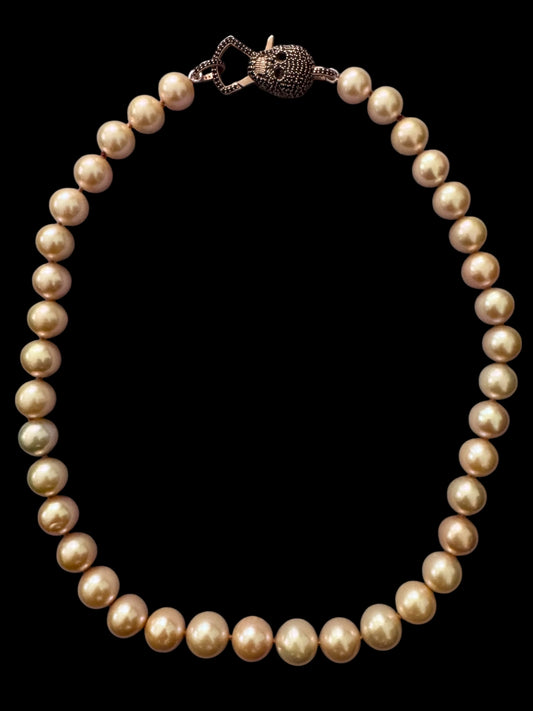 Solar Reign – Golden Peach Edison Pearl Necklace with Rose Gold Black Spinel Skull Clasp