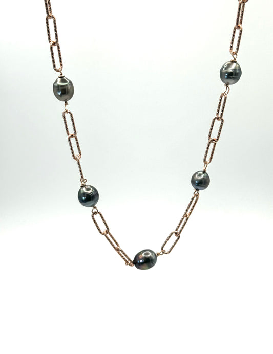 Tahitian Tranquility Necklace: Rose Gold Textured Paperclip Chain with Grey Tahitian Pearls