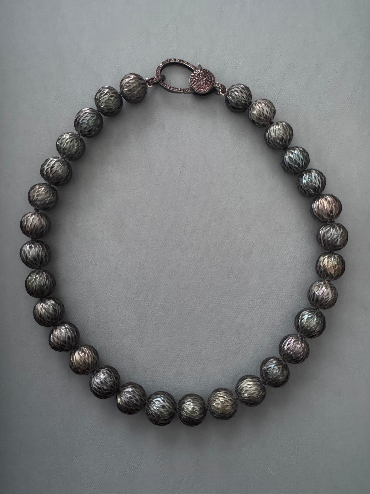 Obsidian Scale – Carved Peacock Edison Pearl Necklace