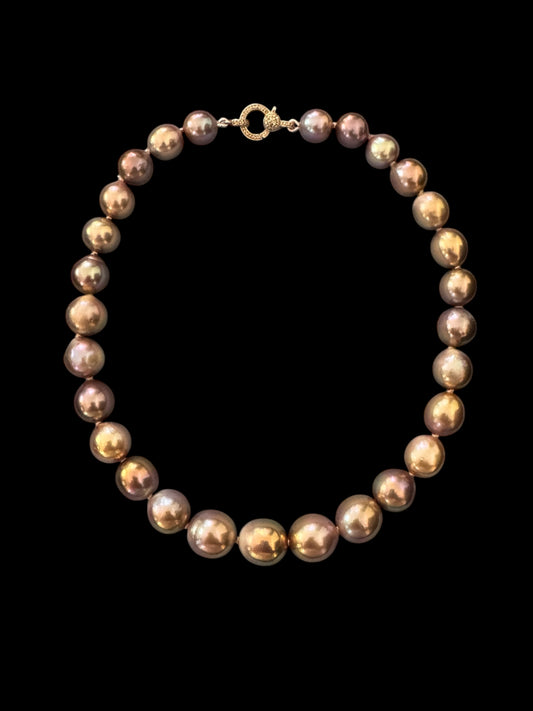 Solar Blush – Metallic Golden Pink Edison Pearl Necklace with Rose Gold Pavé Diamond Clasp