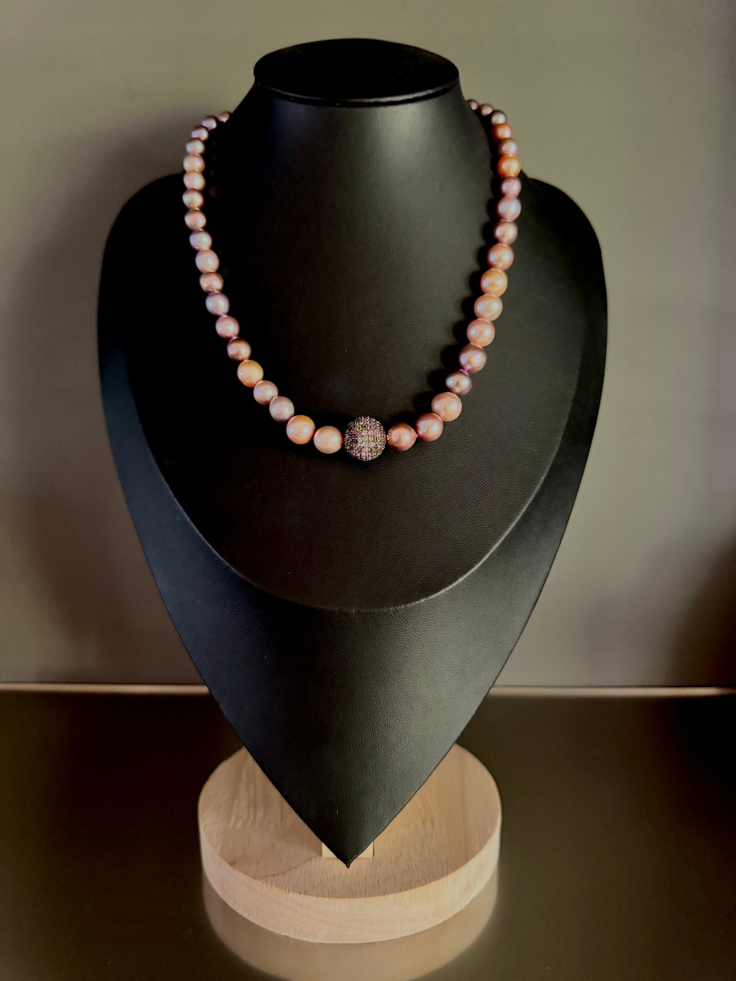 Iris Light – Metallic Freshwater Akoya Pearl Necklace with Tourmaline Bead & Clasp