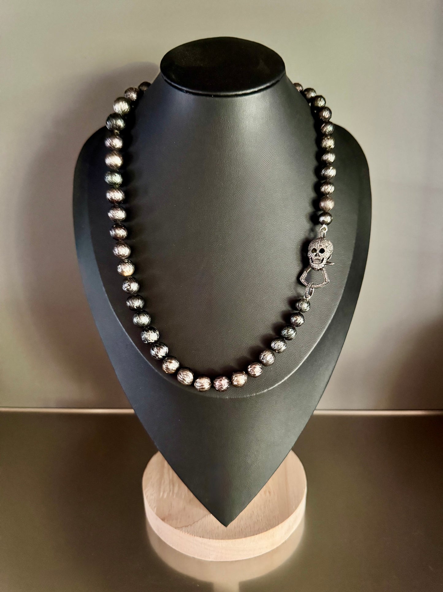 Drakon – Carved Tahitian Pearl Necklace with Pavé Diamond Skull Clasp