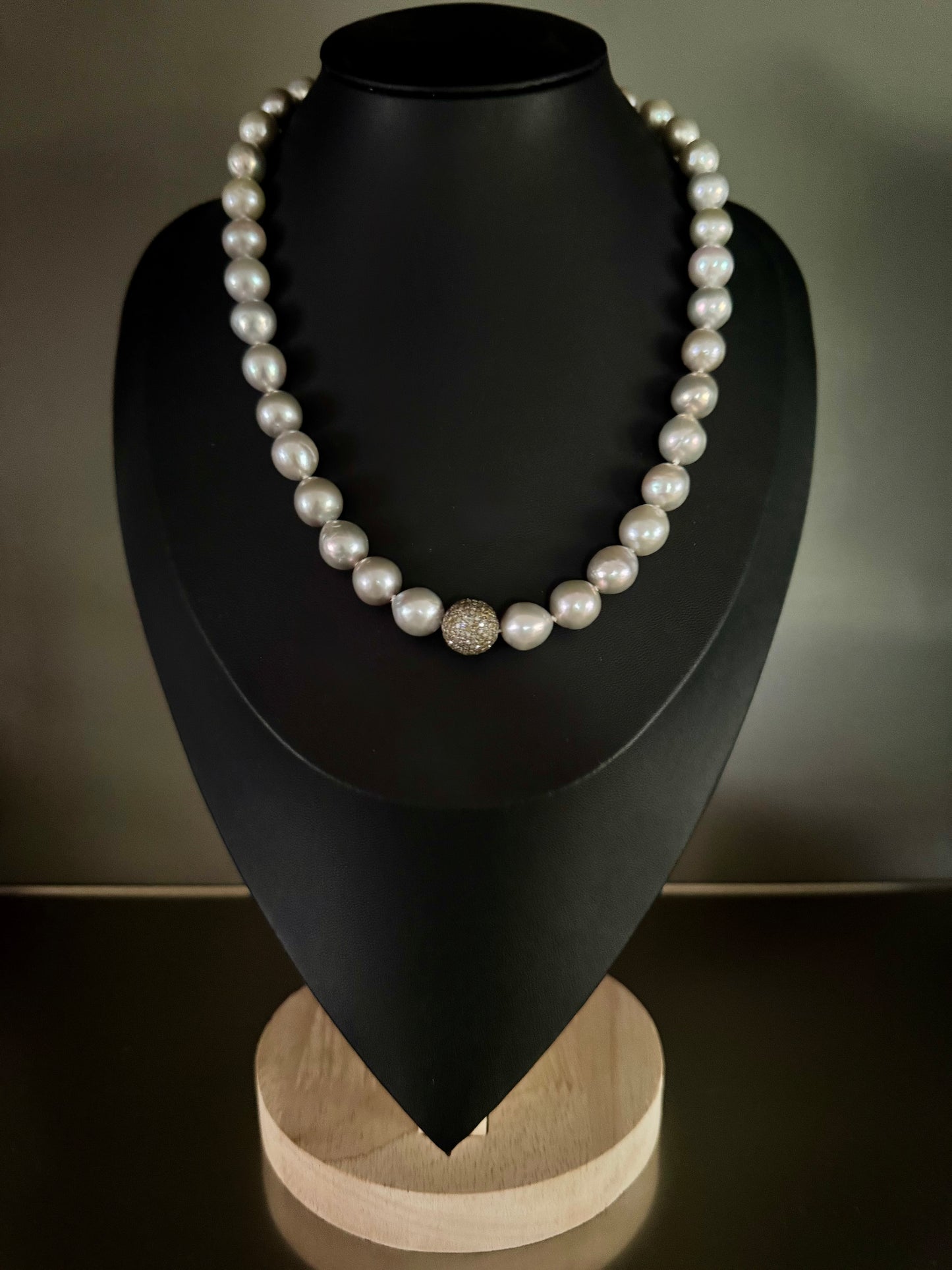 Lunar Grace – Metallic Silver Edison Pearl Necklace with Diamond Pavé Accents