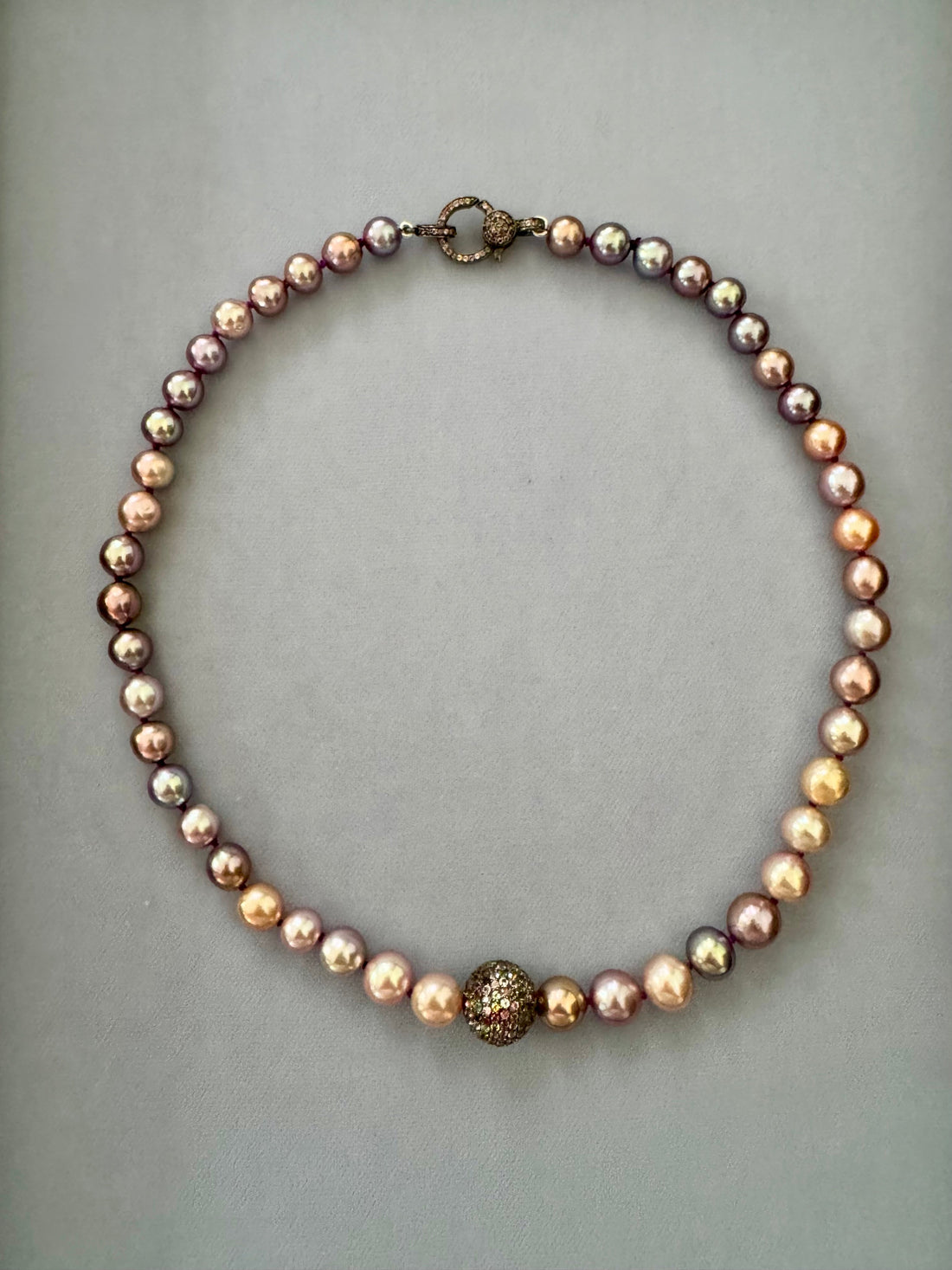 Japanese Akoya Pearls vs. Freshwater Pearls: What’s the Difference?