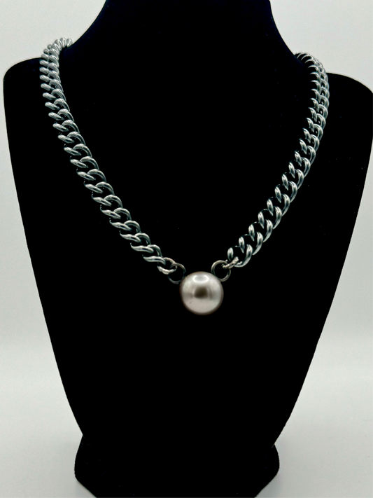 Modern Luster: Tahitian Pearl Oxidized Curb Link Necklace