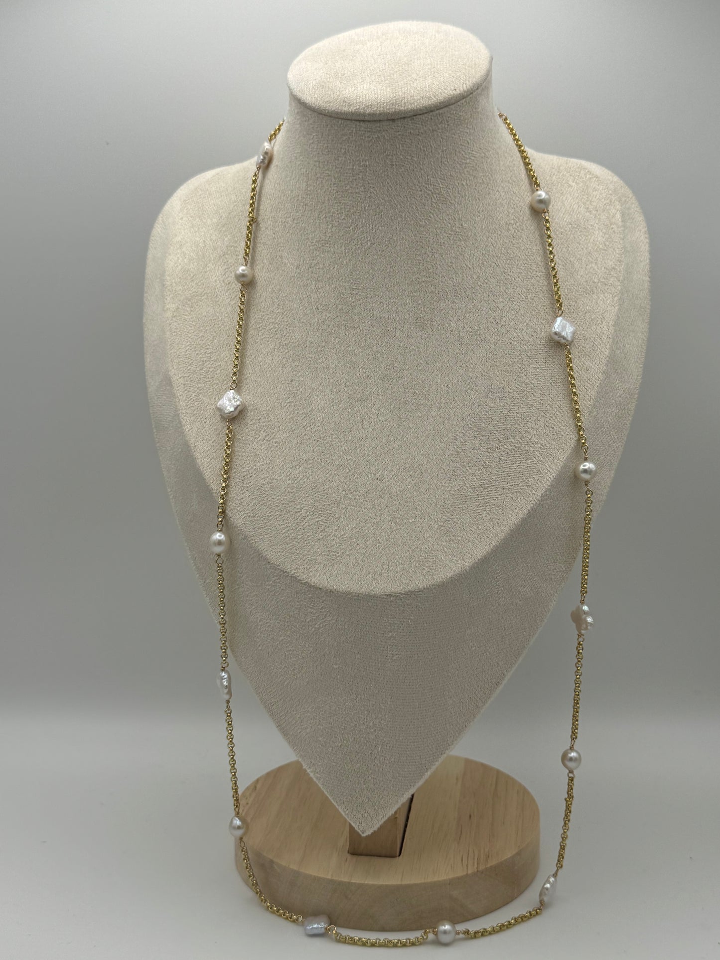 Golden Clover Station Necklace – Freshwater Akoya & White Clover Pearls
