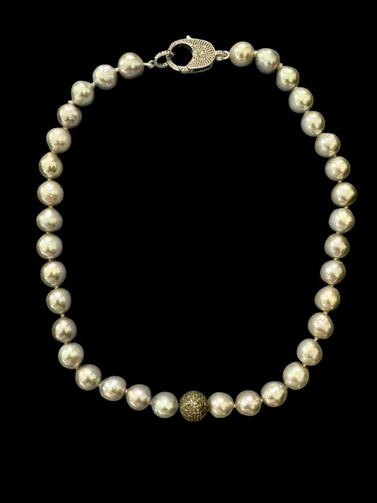 Lunar Grace – Metallic Silver Edison Pearl Necklace with Diamond Pavé Accents