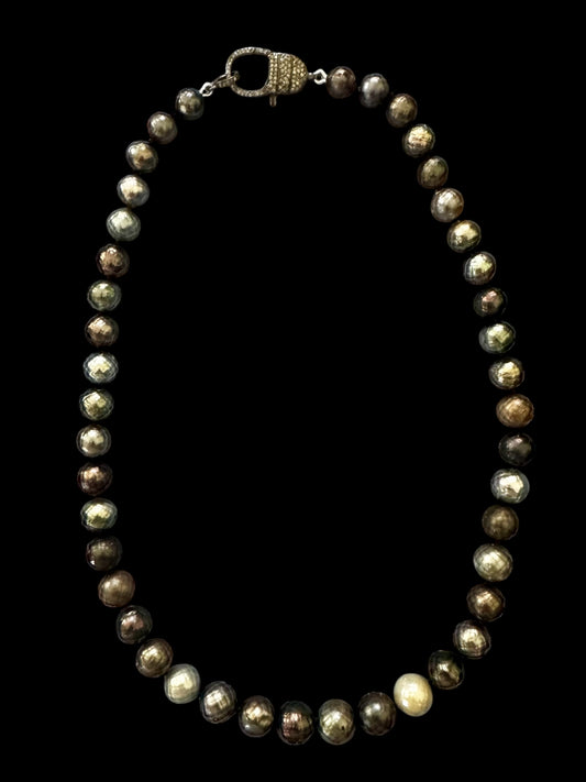 Shadowcut – Faceted Tahitian Pearl Necklace with Pavé Diamond Clasp