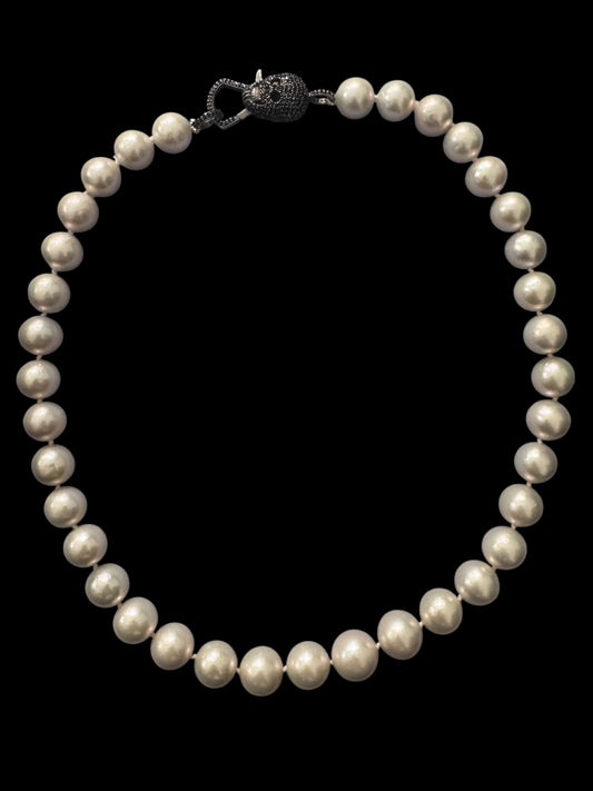 Luminous Edge – White Edison Pearl & Black Spinel Skull Necklace