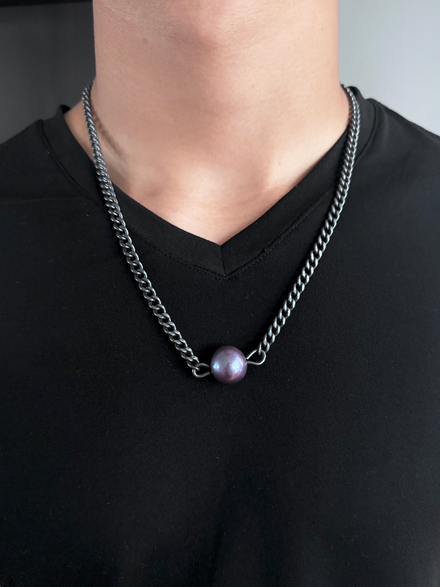 17mm Aubergine Tahitian Pearl on Oxidized Silver Curb Link Chain