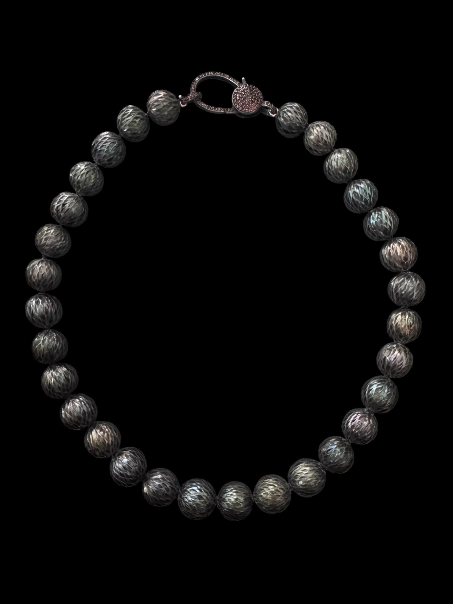 Obsidian Scale – Carved Peacock Edison Pearl Necklace