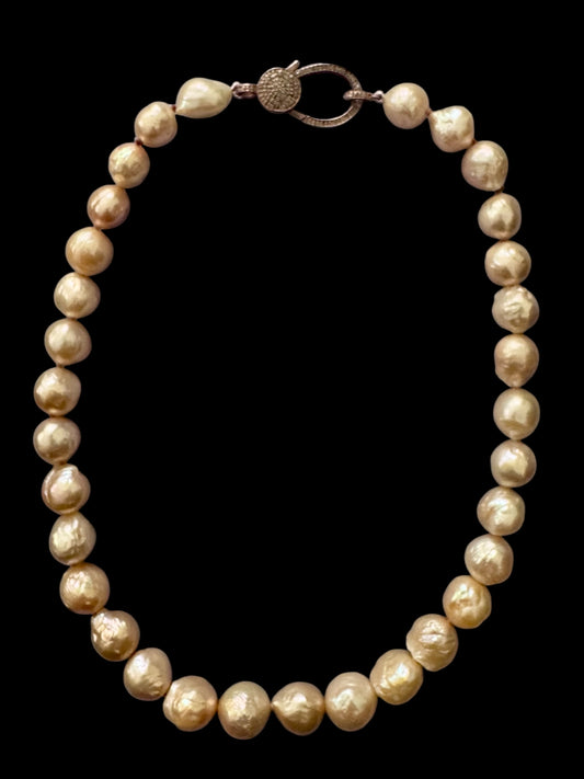 Sunblush Strand – 10–13mm Golden Peach Wrinkle Edison Pearls with Rose Gold Pavé Diamond Clasp