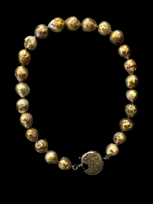 Luna Texture – Metallic Wrinkle Edison Pearl Necklace with 23mm Round Pavé Diamond Clasp