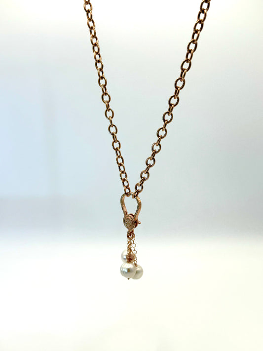 Diamond Grace: Rose Gold Necklace with Three White Freshwater Pearls